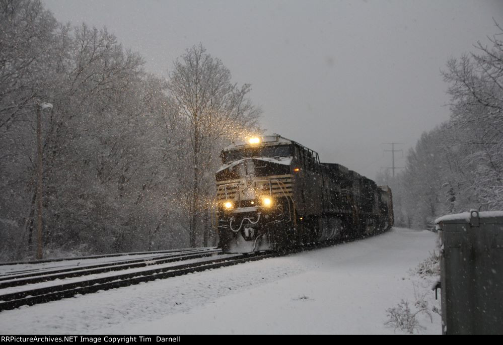 NS 4218 leading H70 in the snow